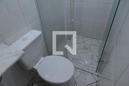 Banheiro suite 1 de apartamento para alugar com 2 quartos, 75m² em Guilhermina, Praia Grande