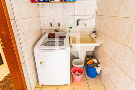 Casa à venda com 245m², 3 quartos e 3 vagas Casa à venda com 245m², 3 quartos e 3 vagasLavanderia