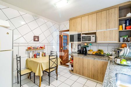Casa à venda com 245m², 3 quartos e 3 vagas Casa à venda com 245m², 3 quartos e 3 vagasCozinha