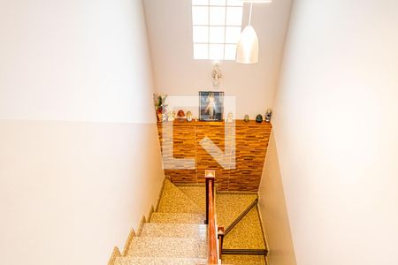 Casa à venda com 245m², 3 quartos e 3 vagas Casa à venda com 245m², 3 quartos e 3 vagasEscada