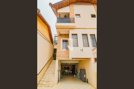 Casa à venda com 245m², 3 quartos e 3 vagas Casa à venda com 245m², 3 quartos e 3 vagasFachada