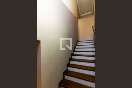 Escada de casa para alugar com 4 quartos, 380m² em Água Fria, São Paulo