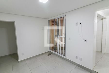 Sala / Quarto de casa para alugar com 1 quarto, 30m² em Jardim das Flores, Osasco