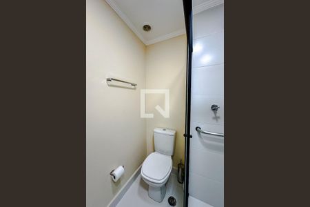 Banheiro de kitnet/studio para alugar com 1 quarto, 21m² em Belenzinho, São Paulo