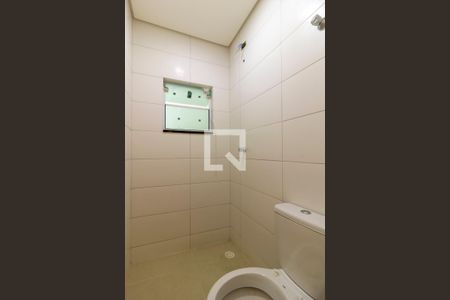Banheiro de kitnet/studio para alugar com 1 quarto, 28m² em Vila Canero, São Paulo