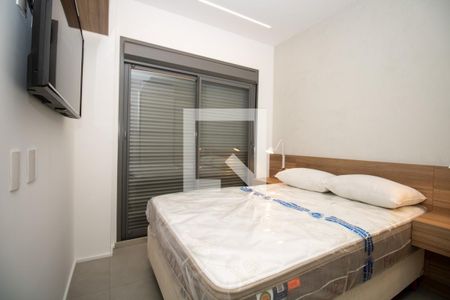 Suite- persiana, TV, cama de casal de apartamento para alugar com 2 quartos, 65m² em Indianópolis, São Paulo