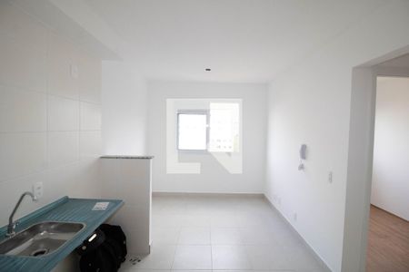 Sala / Cozinha de apartamento para alugar com 2 quartos, 32m² em Jardim Celeste, São Paulo