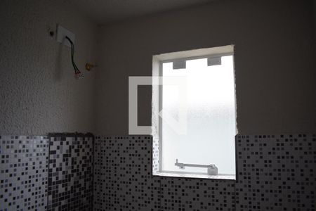 Banheiro de kitnet/studio para alugar com 1 quarto, 16m² em Parolin, Curitiba