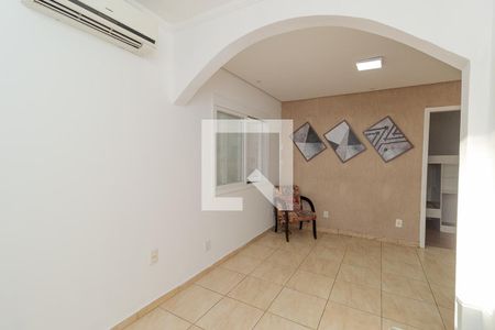 Sala de casa à venda com 2 quartos, 130m² em Rubem Berta, Porto Alegre
