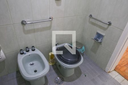 Casa à venda com 200m², 3 quartos e sem vaga Casa à venda com 200m², 3 quartos e sem vagaBanheiro