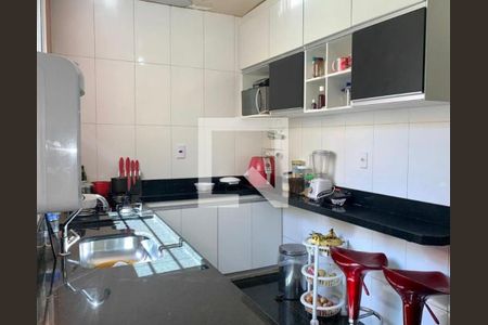 Casa à venda com 3 quartos, 140m² em Cachoeirinha, Belo Horizonte