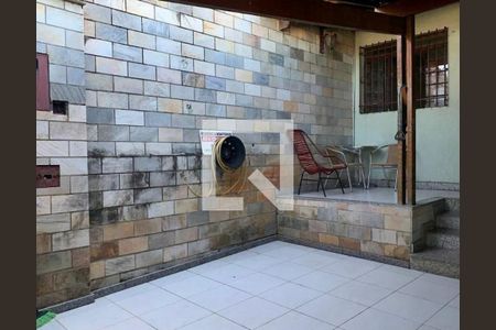 Casa à venda com 3 quartos, 140m² em Cachoeirinha, Belo Horizonte