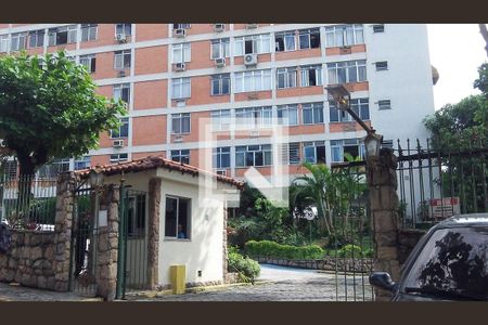 Apartamento à venda com 64m², 2 quartos e 1 vaga Apartamento à venda com 64m², 2 quartos e 1 vagaPortaria