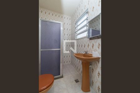 Banheiro de kitnet/studio para alugar com 1 quarto, 48m² em Jardim Carioca, Rio de Janeiro