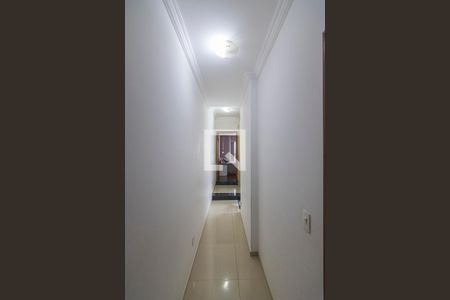 Corredor de casa para alugar com 4 quartos, 202m² em Vila Scarpelli, Santo André