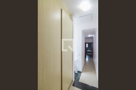 Corredor de casa à venda com 3 quartos, 202m² em Vila Scarpelli, Santo André