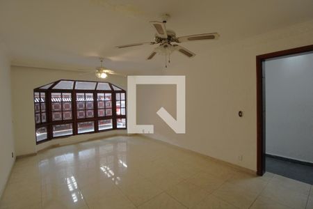 Sala 1 de casa para alugar com 3 quartos, 240m² em Vila Sao Paulo, São Paulo