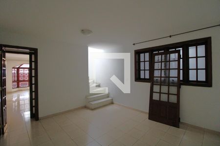 Sala 2 de casa para alugar com 3 quartos, 240m² em Vila Sao Paulo, São Paulo