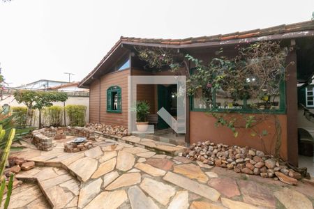 Entrada de casa à venda com 4 quartos, 209m² em Belvedere, Belo Horizonte