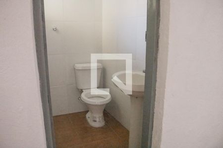 Banheiro de casa para alugar com 1 quarto, 55m² em Vila Nivi, São Paulo