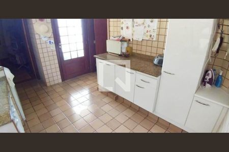 Casa à venda com 380m², 4 quartos e 4 vagas