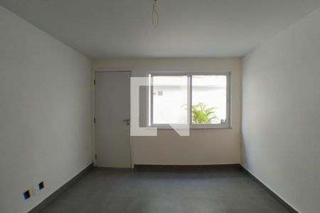 Sala de casa à venda com 3 quartos, 67m² em Ingá, Niterói