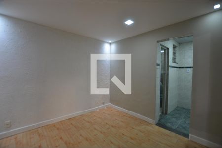 Sala de apartamento para alugar com 2 quartos, 35m² em Marechal Hermes, Rio de Janeiro