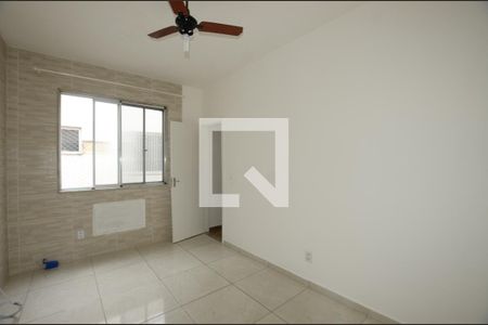 Quarto de apartamento à venda com 1 quarto, 55m² em Cordovil, Rio de Janeiro