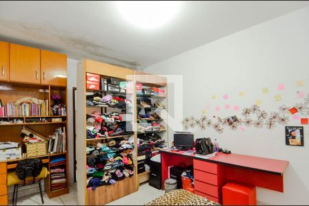 Casa à venda com 360m², 4 quartos e 3 vagas Casa à venda com 360m², 4 quartos e 3 vagasQuarto 2 - Suíte