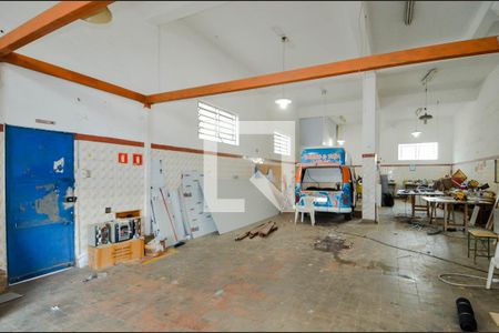 Casa à venda com 360m², 4 quartos e 3 vagas Casa à venda com 360m², 4 quartos e 3 vagasSalão