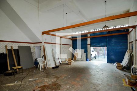 Casa à venda com 360m², 4 quartos e 3 vagas Casa à venda com 360m², 4 quartos e 3 vagasSalão