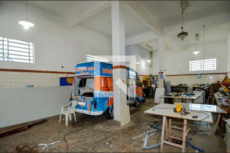 Casa à venda com 360m², 4 quartos e 3 vagas Casa à venda com 360m², 4 quartos e 3 vagasSalão