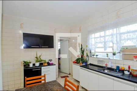 Casa à venda com 360m², 4 quartos e 3 vagas Casa à venda com 360m², 4 quartos e 3 vagasCozinha