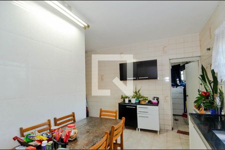 Casa à venda com 360m², 4 quartos e 3 vagas Casa à venda com 360m², 4 quartos e 3 vagasCozinha