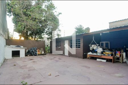 Casa à venda com 360m², 4 quartos e 3 vagas Casa à venda com 360m², 4 quartos e 3 vagasQuintal