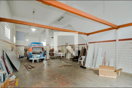 Casa à venda com 360m², 4 quartos e 3 vagas Casa à venda com 360m², 4 quartos e 3 vagasSalão