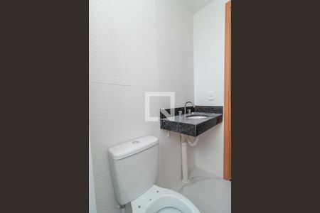 Banheiro de apartamento à venda com 2 quartos, 54m² em Jardim Carvalho, Porto Alegre