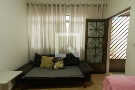 Sala de casa à venda com 3 quartos, 145m² em Vila Araguaia, São Paulo