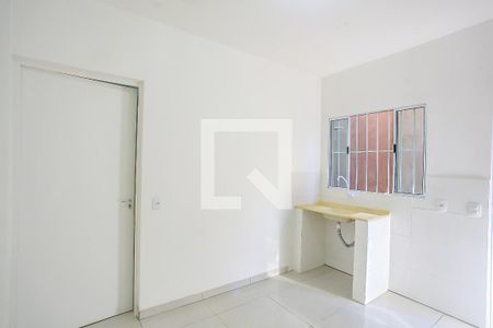 Cozinha de casa para alugar com 1 quarto, 28m² em Jardim Taboão, São Paulo