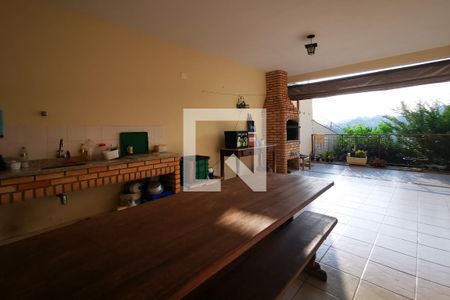 Casa à venda com 346m², 3 quartos e 4 vagas Casa à venda com 346m², 3 quartos e 4 vagasChurrasqueira