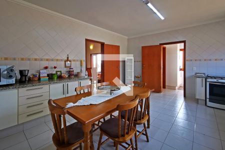 Casa à venda com 346m², 3 quartos e 4 vagas Casa à venda com 346m², 3 quartos e 4 vagasCozinha