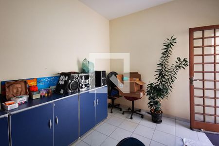 Casa à venda com 346m², 3 quartos e 4 vagas Casa à venda com 346m², 3 quartos e 4 vagasEscritório