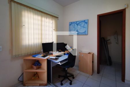 Casa à venda com 346m², 3 quartos e 4 vagas Casa à venda com 346m², 3 quartos e 4 vagasEscritório