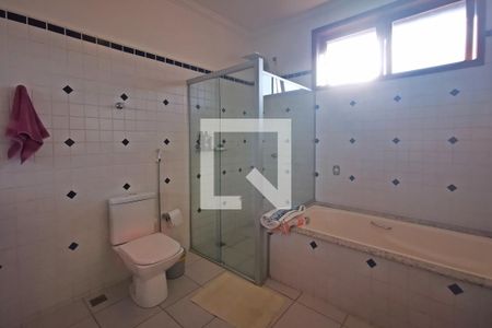 Casa à venda com 346m², 3 quartos e 4 vagas Casa à venda com 346m², 3 quartos e 4 vagasBanheiro da Suíte