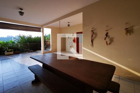 Casa à venda com 346m², 3 quartos e 4 vagas Casa à venda com 346m², 3 quartos e 4 vagasChurrasqueira