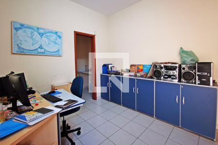 Casa à venda com 346m², 3 quartos e 4 vagas Casa à venda com 346m², 3 quartos e 4 vagasEscritório