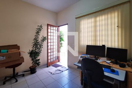 Casa à venda com 346m², 3 quartos e 4 vagas Casa à venda com 346m², 3 quartos e 4 vagasEscritório