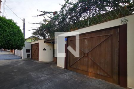 Casa à venda com 346m², 3 quartos e 4 vagas Casa à venda com 346m², 3 quartos e 4 vagasFachada