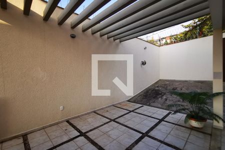 Casa à venda com 346m², 3 quartos e 4 vagas Casa à venda com 346m², 3 quartos e 4 vagasGaragem