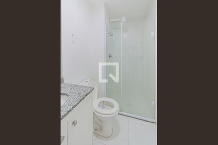 Banheiro de kitnet/studio para alugar com 1 quarto, 28m² em Liberdade, São Paulo